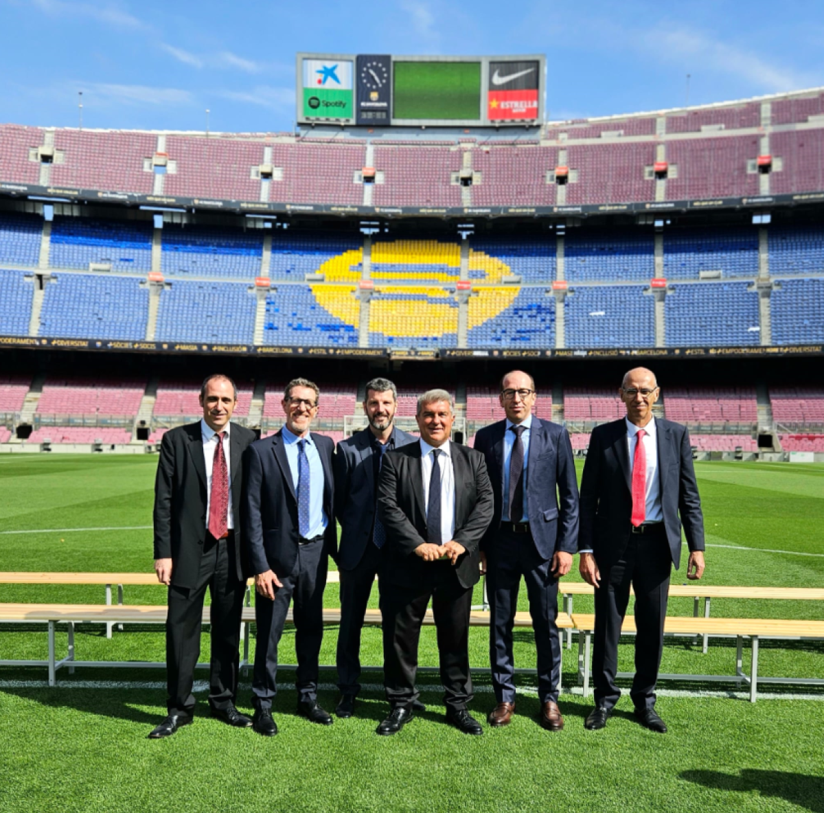 COLOCACIÓN DE LA PRIMERA PIEDRA DEL SPOTIFY CAMP NOU